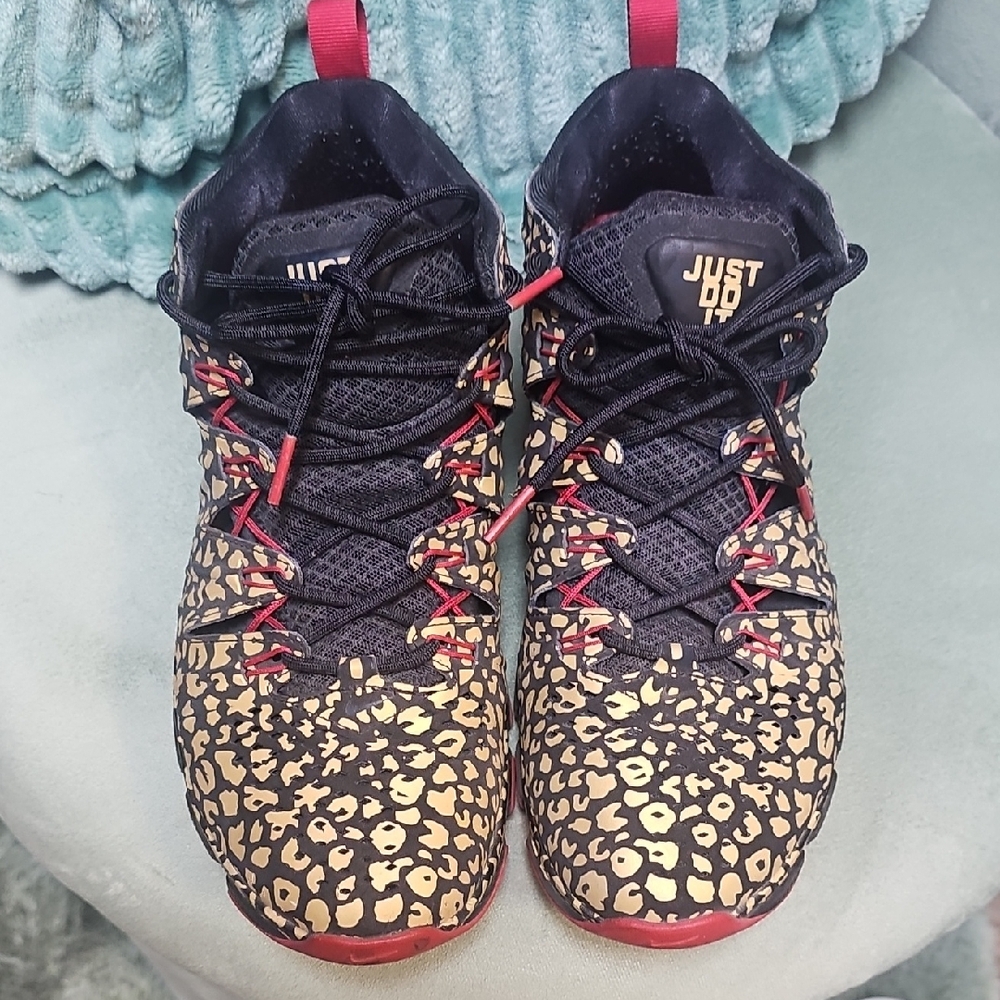 Nike Black and Gold Sneakers Bold Design, Cheetah Print. 9.5 Shoe Size